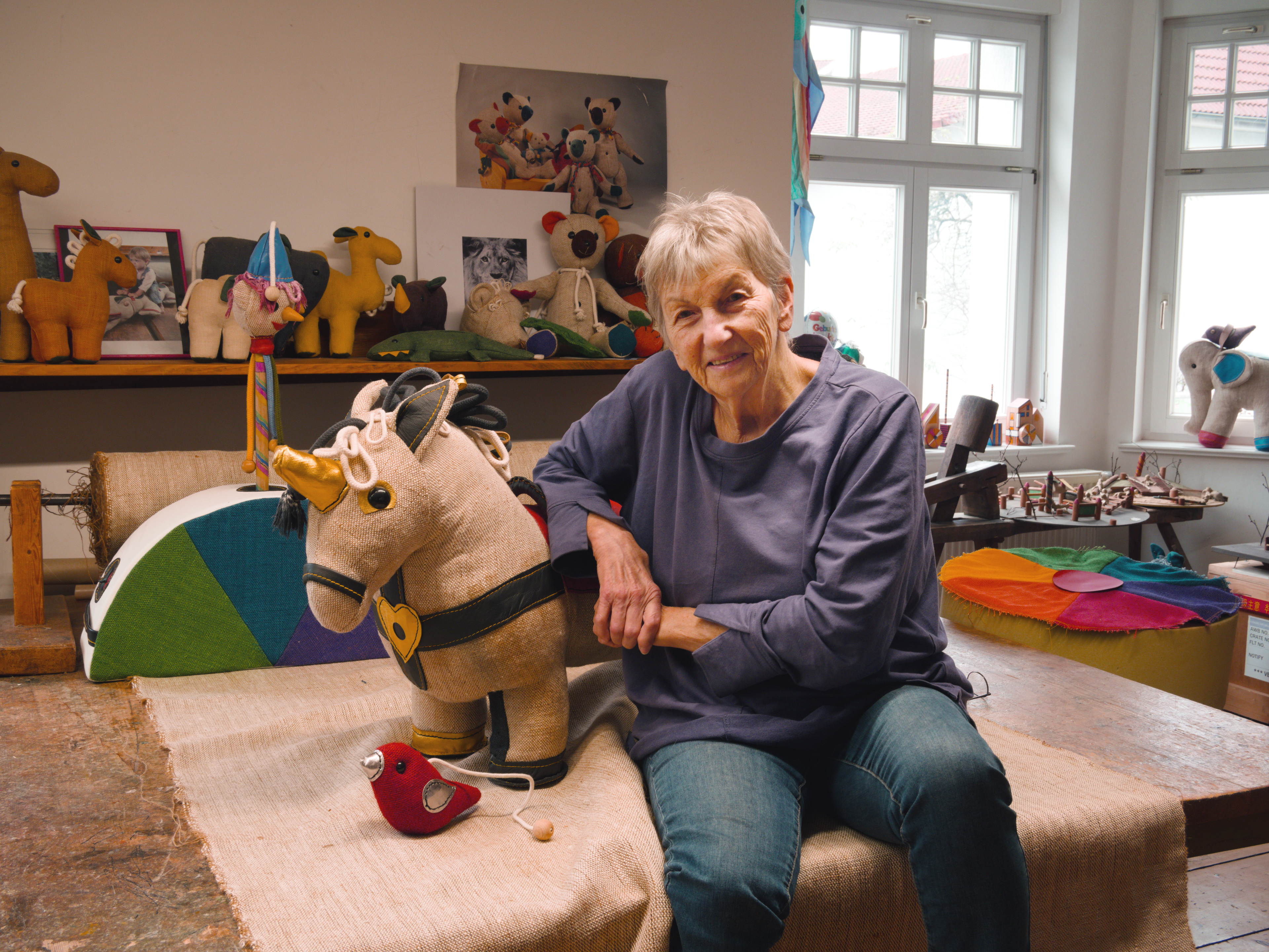 Renate Müller erstrahlt in ihrem Atelier