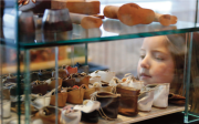 Die Welt der Puppen erleben