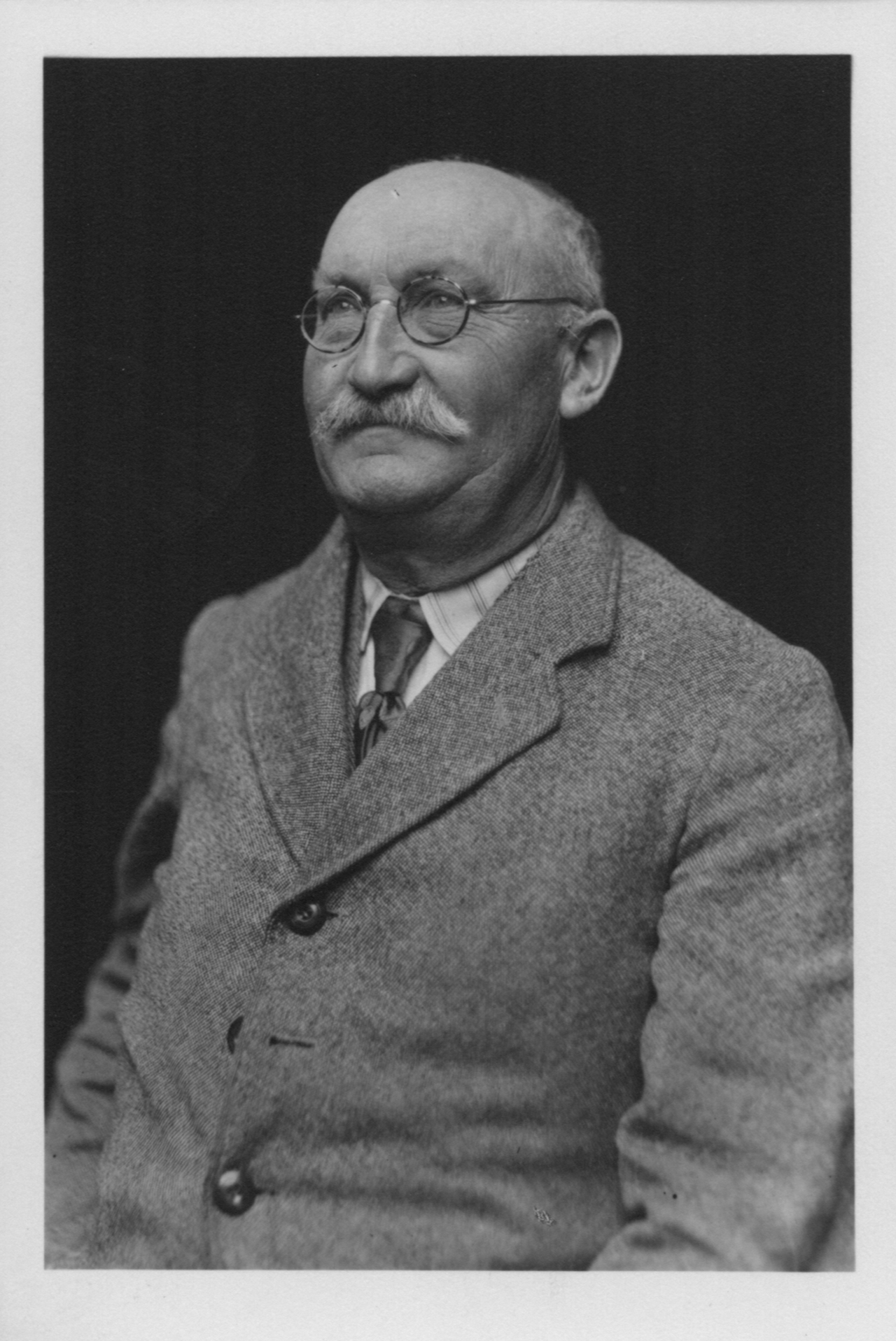 Karl Neumann im Portrait