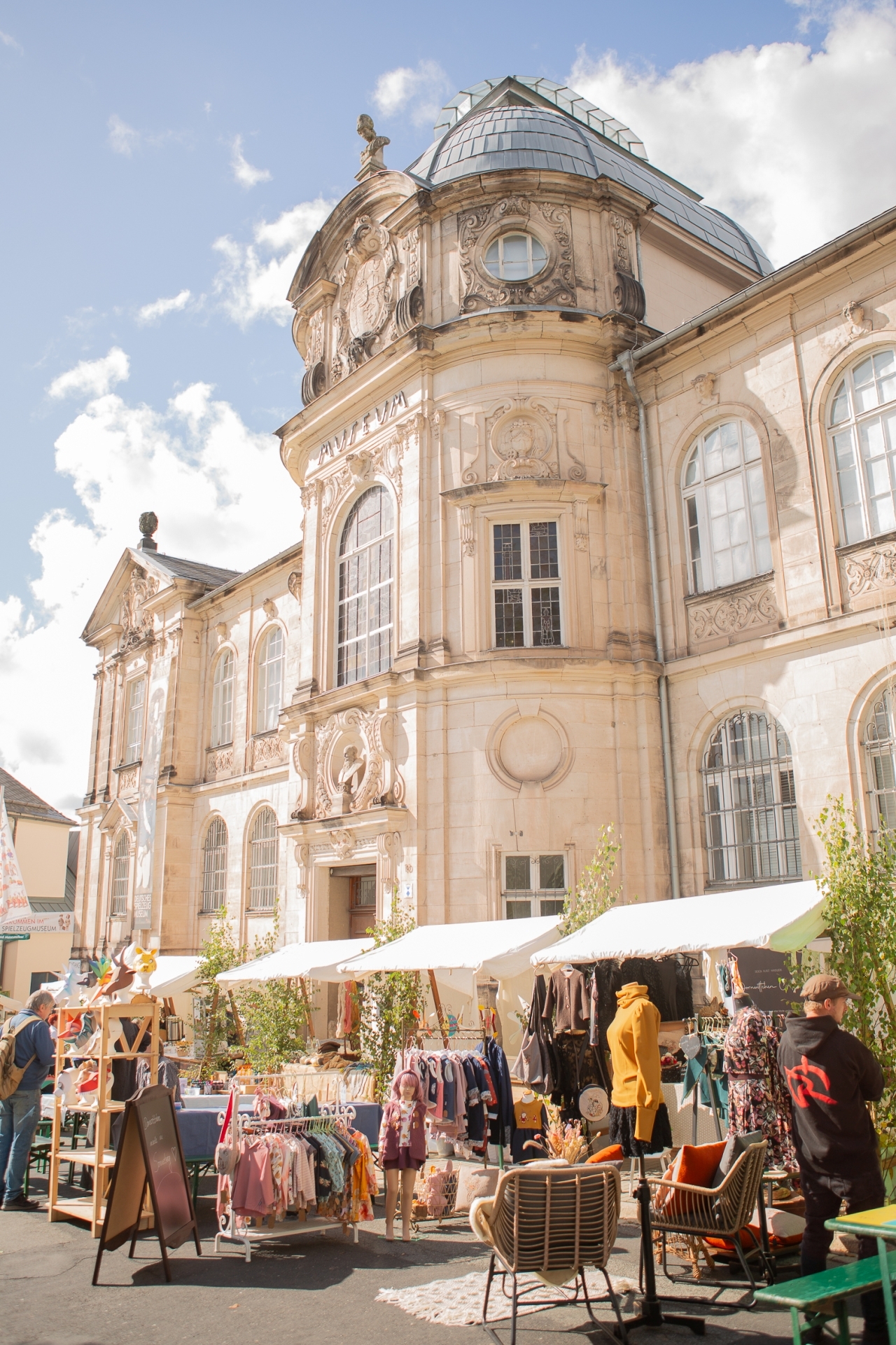 Das Museum erstrahlt.